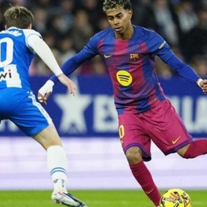 Barcelona vence o Espanyol com golos nos últimos minutos