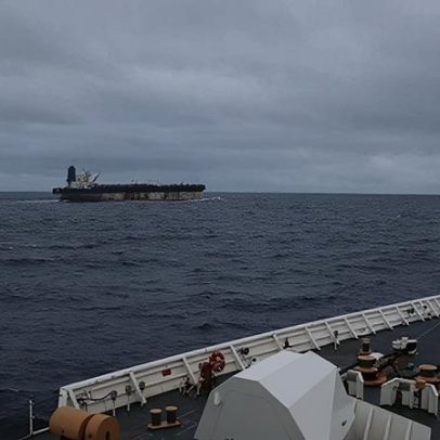 Rússia celebra libertação de dois marinheiros de petroleiro apreendido