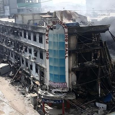 Incêndio num centro comercial no Paquistão sobe para 60 mortos