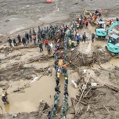 Deslizamento de terra na Indonésia deixa 49 mortos