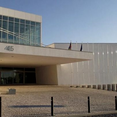 Seixal abre cofres e reforça bombeiros com milhões em apoio direto