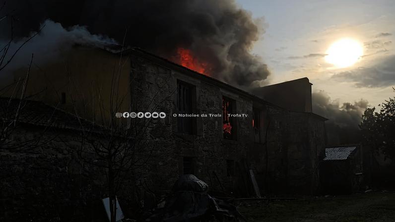 Solidariedade une comunidade para ajudar família afetada por incêndio na Carriça, no Muro