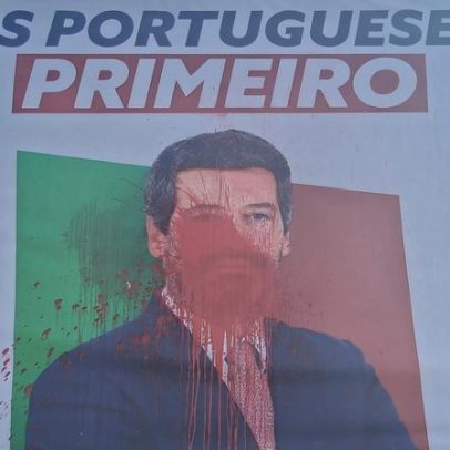 Outdoors da campanha de André Ventura vandalizados no distrito de Aveiro