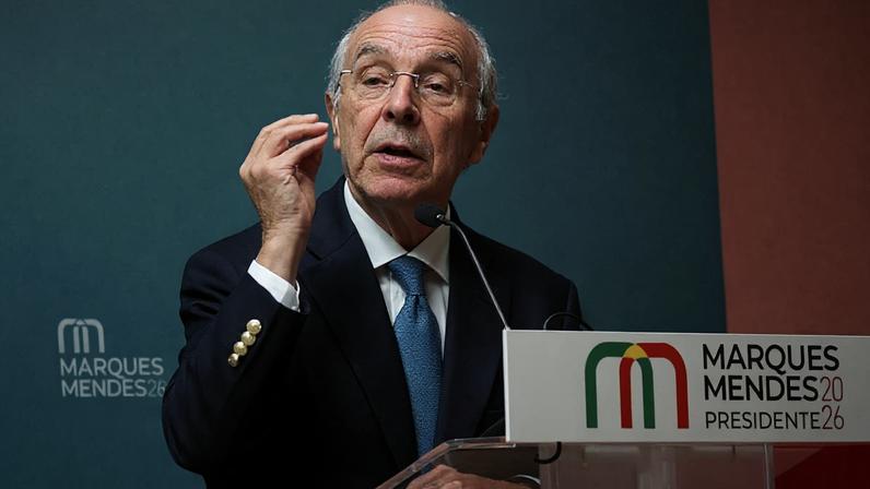 Marques Mendes em Loulé destaca a experiência como trunfo para o país
