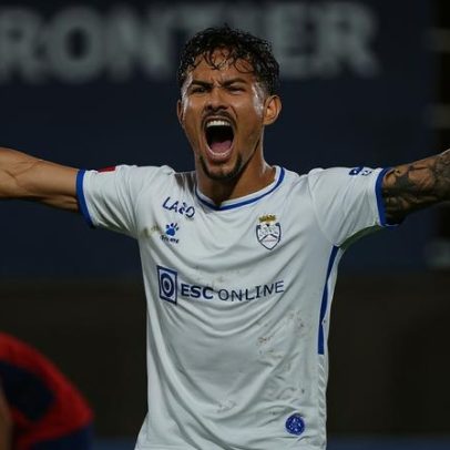 Feirense vence dérbi com sete golos