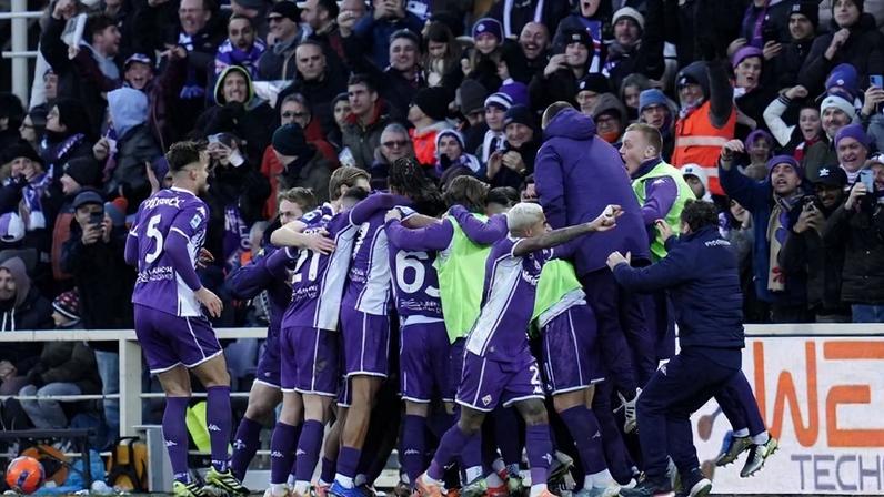 Milan empata com Fiorentina e vê Inter aproximar-se na luta pelo topo