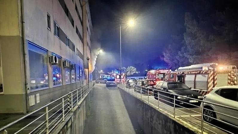 As 111 pessoas que moravam no prédio tiveram de ser realojadas na noite do incêndio