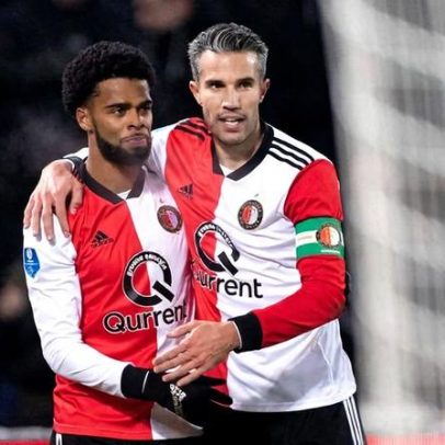 Van Persie reencontra St. Juste como treinador: sei que tipo de pessoa é