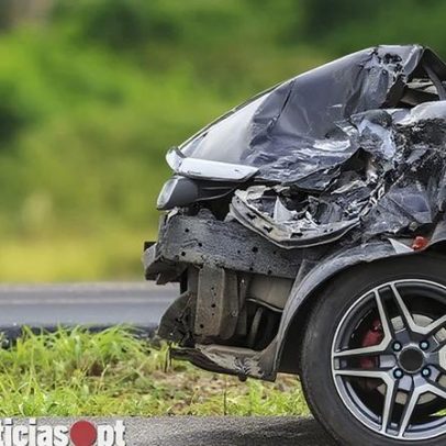Mulher ferida em colisão automóvel no Funchal