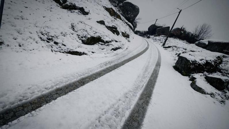Previsão de chuva, vento forte e queda de neve