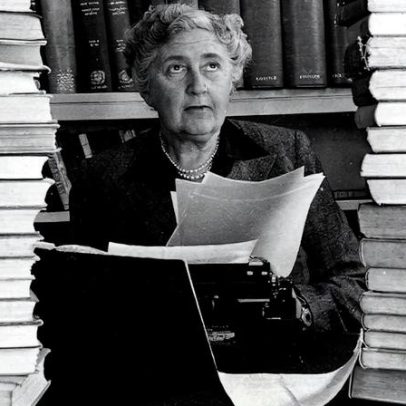 Agatha Christie surfa no Havai e quase fica sem dinheiro a caminho de Nova Iorque