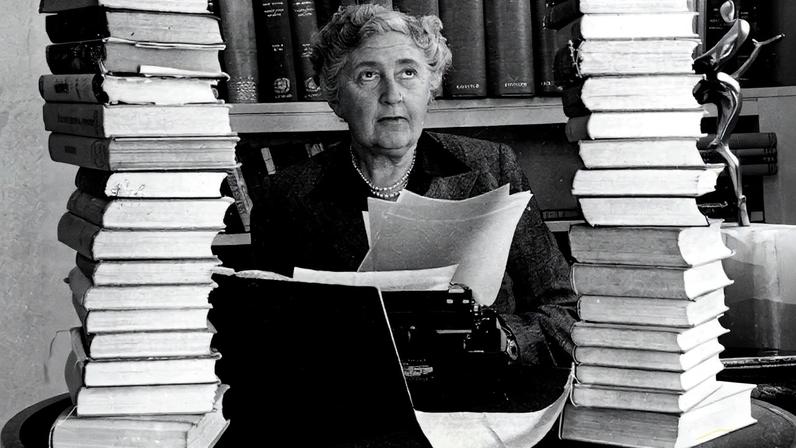 Agatha Christie surfa no Havai e quase fica sem dinheiro a caminho de Nova Iorque