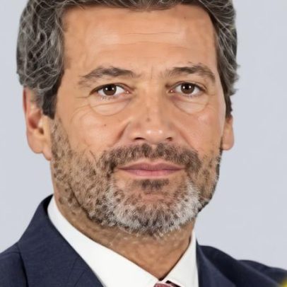 Governo sírio afasta curdos de bairro palco de combates