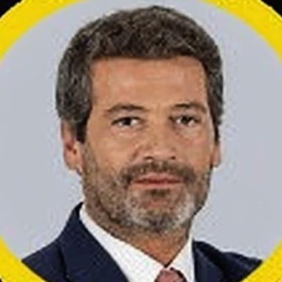 Gabriel procura provar que é mais do que um anjo caído dos céus