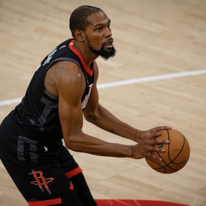 Kevin Durant ultrapassa Chamberlain e assume o 7.º lugar entre os maiores marcadores da NBA