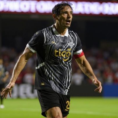 Roque Santa Cruz assina com novo clube aos 44 anos