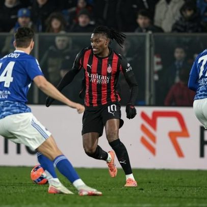 Rafael Leão assiste com classe; Milan mantém perseguição ao Inter