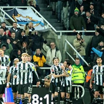 Newcastle avança na Taça após penáltis