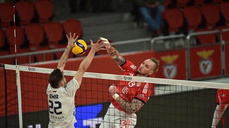 Benfica vence por 3-2 na primeira mão dos oitavos de final da Taça Challenge de voleibol (foto CEV)