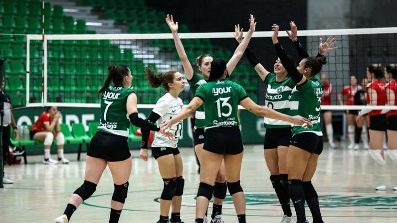 O Sporting venceu o Benfica no dérbi feminino de voleibol (Sporting)