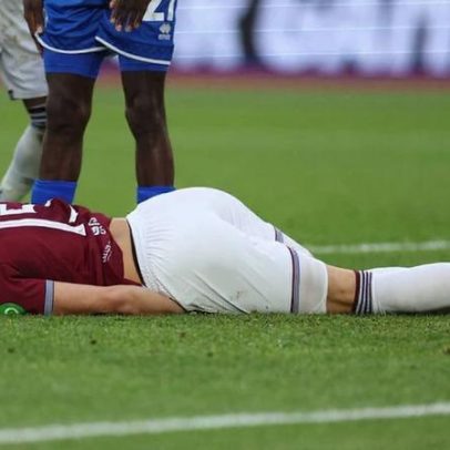 Jogador de NES fica inconsciente após choque durante jogo e é levado de maca