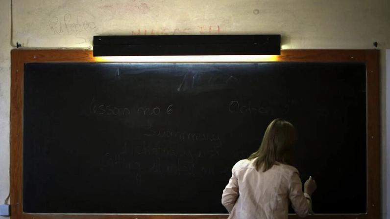 Recurso a horas extraordinárias é uma das medidas que integra o plano "+ Aulas + Sucesso"