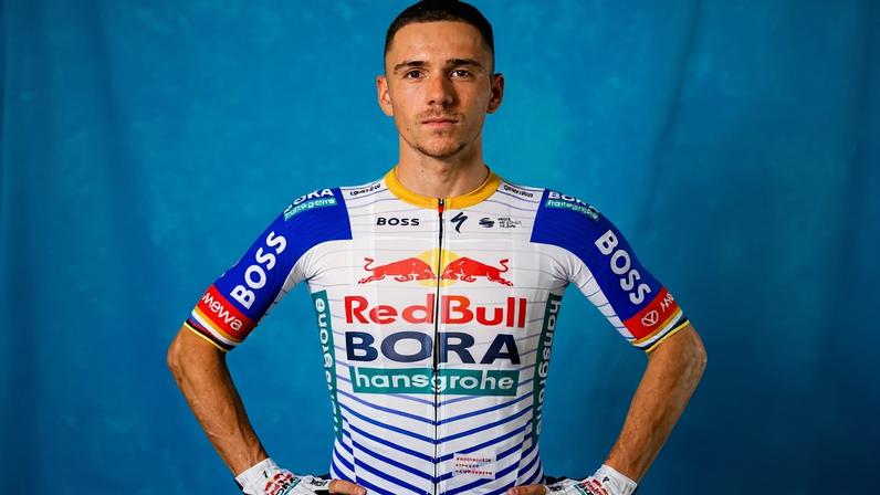 Remco Evenepoel com as novas cores da Red Bull (foto Remco Evenepoel/X)