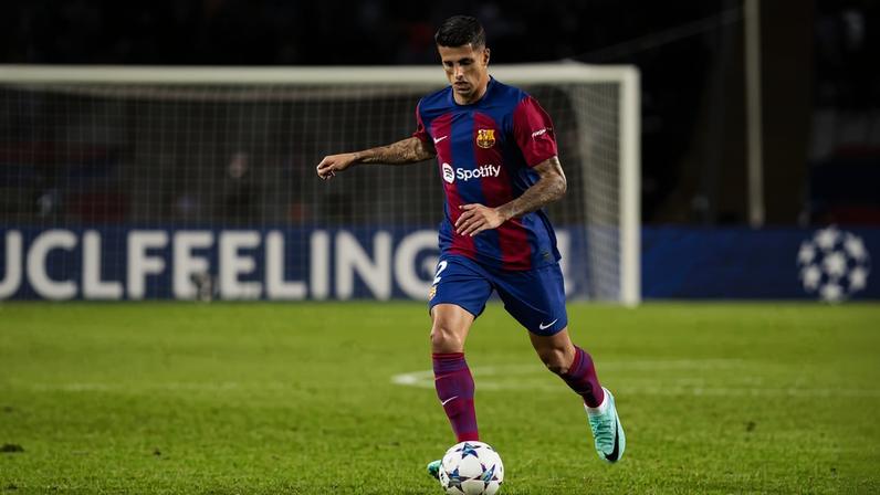 João Cancelo vai regressar ao Barcelona