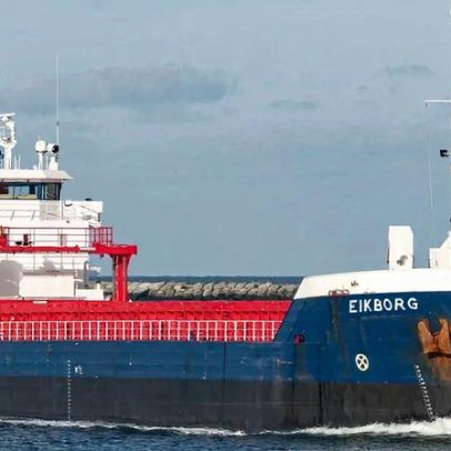 Cargueiro continua à deriva na Figueira da Foz à espera de rebocagem