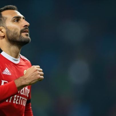 Pavlidis entre os pilares ofensivos do Benfica