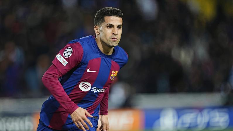 João Cancelo representou o Barcelona na época de 2023/24