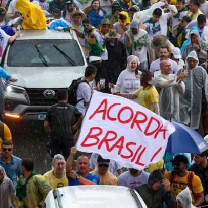 Raio atinge manifestação pró-Bolsonaro em Brasília e deixa dezenas de feridos