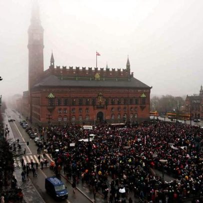 Copenhaga recebe protesto de milhares contra os EUA, Groenlândia não está à venda