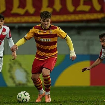 Mercado FC Porto: via negocial por Oskar Pietuszewski intensifica-se