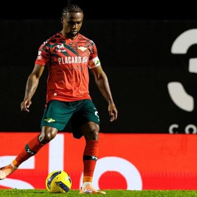 Mercado Moreirense: central mais experiente renova contrato