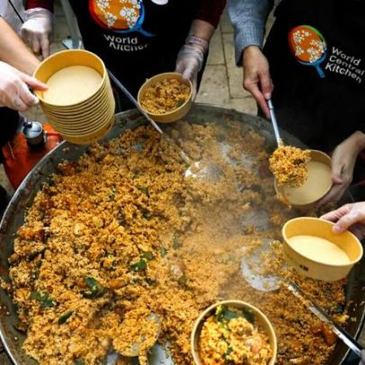 World Central Kitchen atinge 600 milhões de refeições com uma única panela