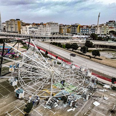 Tempestade Kristin derruba 61 postes, afeta 7% das linhas elétricas em Portugal