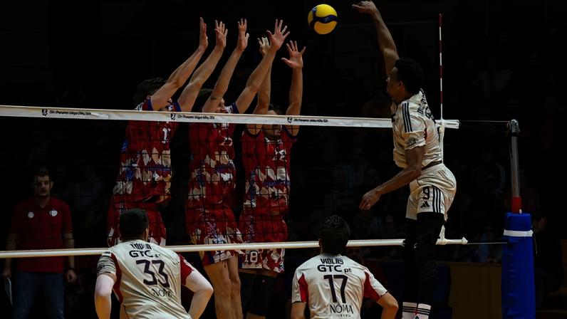Benfica contra Arcada Galati da Roménia nos 16 avos da Taça Challenge de voleibol (foto CEV)