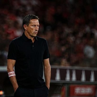 Equipa da Bundesliga despede treinador e mira Xabi Alonso ou Roger Schmidt