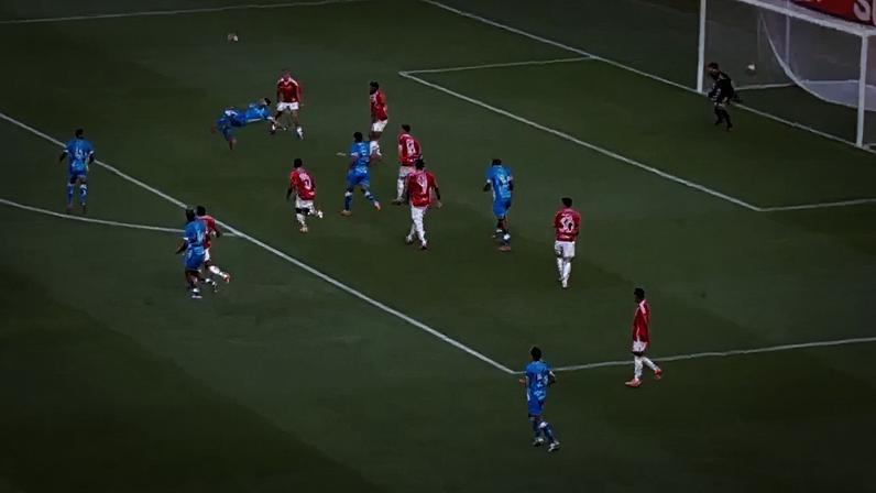 Ex-Estoril faz golaço no Brasil em vídeo que pode concorrer ao Puskás