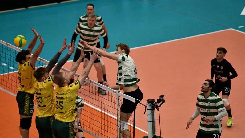 Sporting sofreu perante a oposição do sólido bloco da equipa polaca (foto Miguel Nunes)