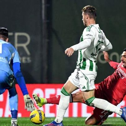 Crónica: Benfica com muitos caçadores a disparar contra tudo o que mexe