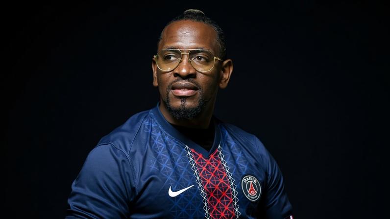 Ex-PSG e Liverpool penduram as chuteiras aos 35 anos