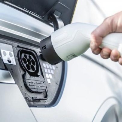 Quem vendeu mais veículos elétricos em 2025 e qual o modelo mais vendido?