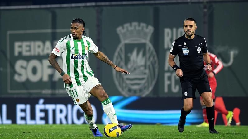 André Luiz foi titular no Rio Ave-Benfica de sábado - Foto: Rogério Ferreira/KAPTA+