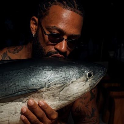 Memphis Depay mostra férias com beijo num peixe e camisola de Ronaldo (fotos)