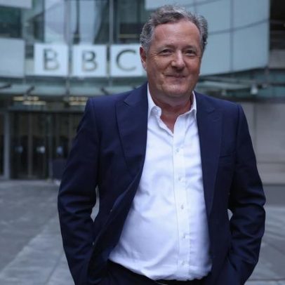 Piers Morgan sofre queda em restaurante e fratura a anca