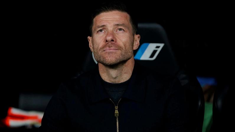 Oito meses depois, a bomba: Xabi Alonso despedido do Real