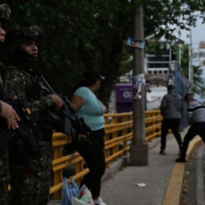 Militares nas ruas de Caracas e jornalistas detidos