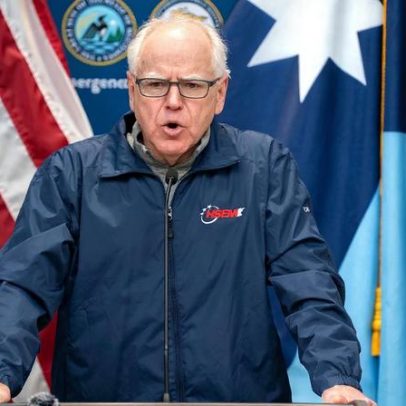 Walz pede a Trump a retirada de agentes do ICE sem treino no Minnesota